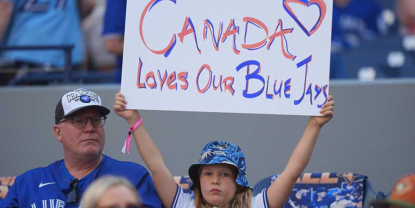 Blue Jays fans arrive in Seattle for ALCS Game 3 against the Mariners