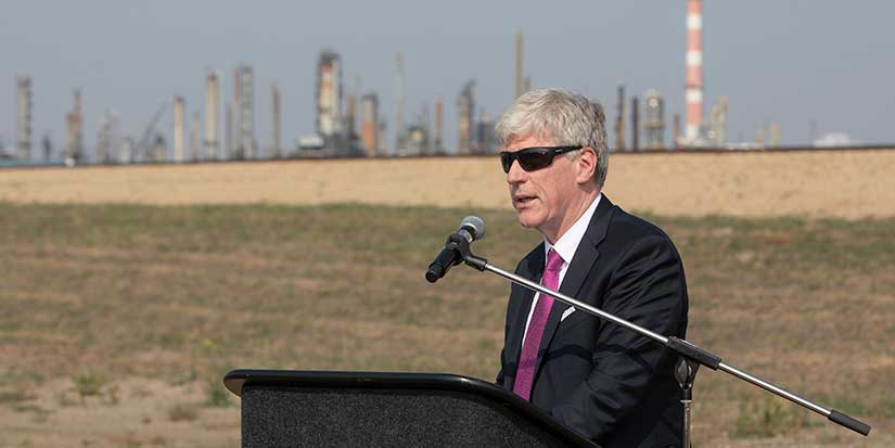 Ottawa working with Alberta, oil companies on emissions cap: Minister