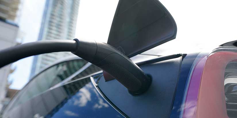 Carney delays electric vehicle sales mandate by one year, launches cost review
