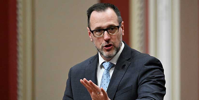 Quebec government to table legislation to ban prayer in public places