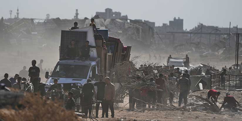 Thousands of Palestinians return to what remains of their homes as Gaza ceasefire takes effect