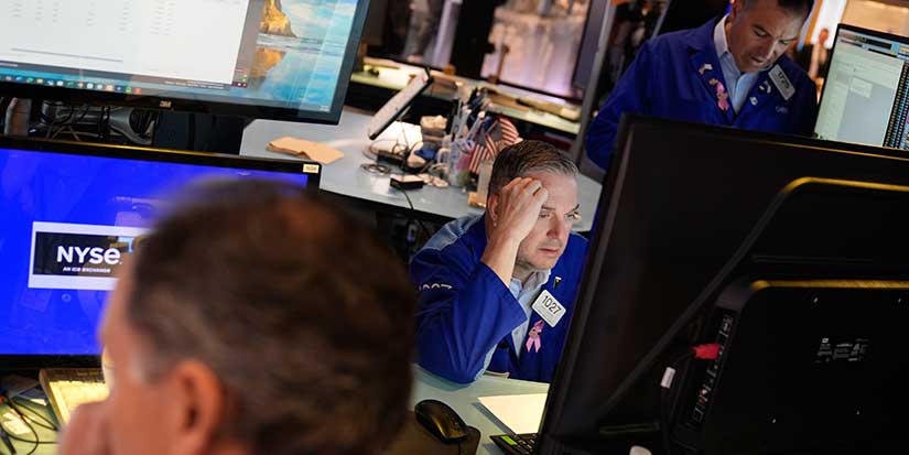 Wall Street gets back to rising as gold keeps setting records