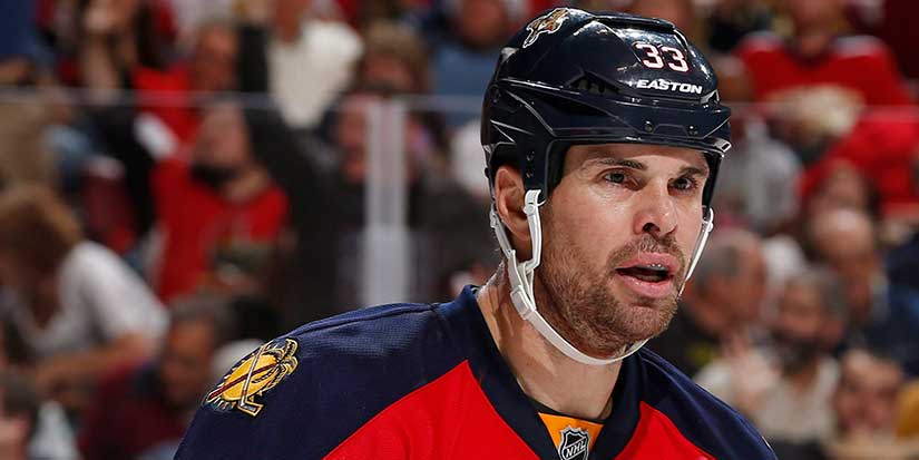 Woman alleges former Canuck Willie Mitchell sexually assaulted her in 2022