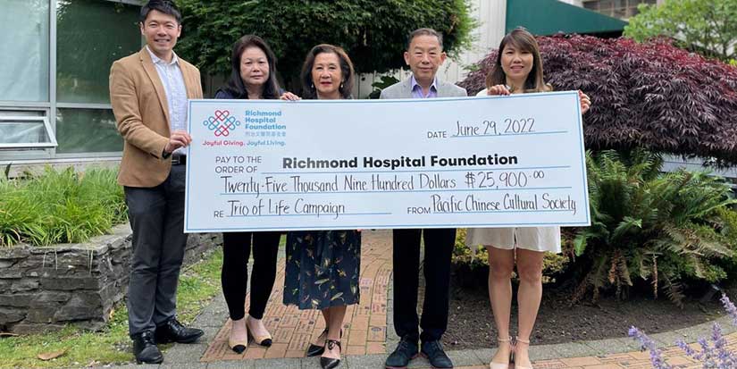 Pacific Chinese Cultural Society donates to hospital foundation