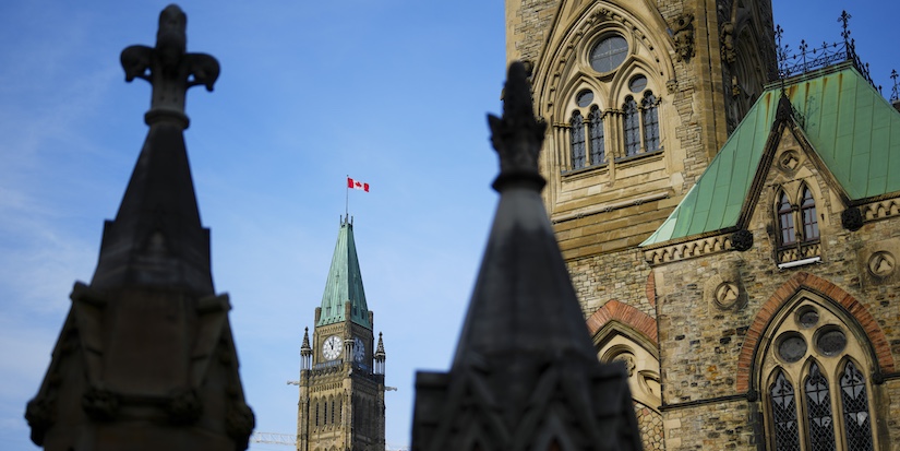 Canadian population edged lower in third quarter as non-permanent residents drop