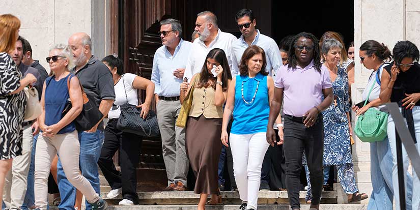 Portuguese victims of streetcar crash mourned by colleagues, friends and local residents