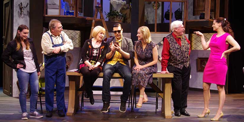 Metro Theatre shows what 'A Bunch Of Amateurs' can do